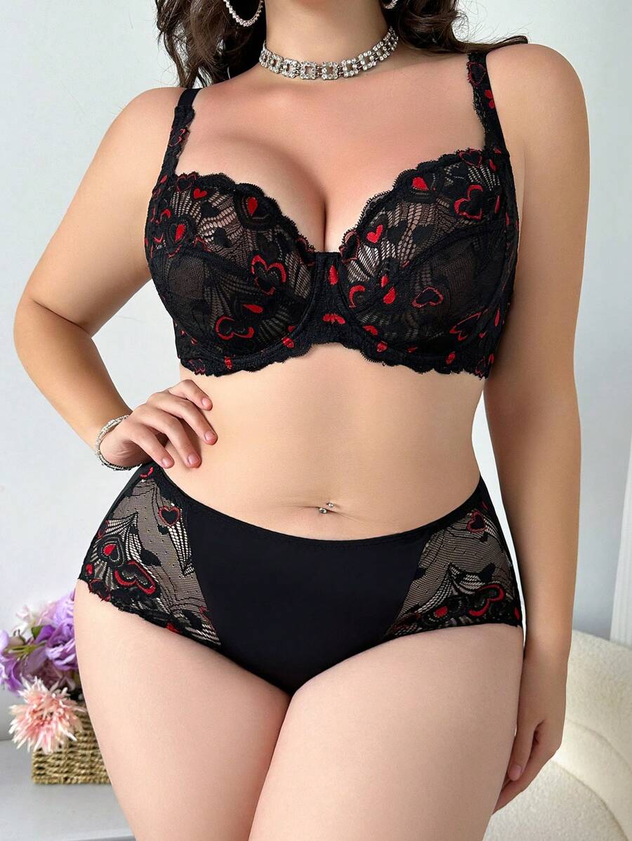 SHEIN Seduluxe طقم لانجري دانتيل قلب مقاس كبير