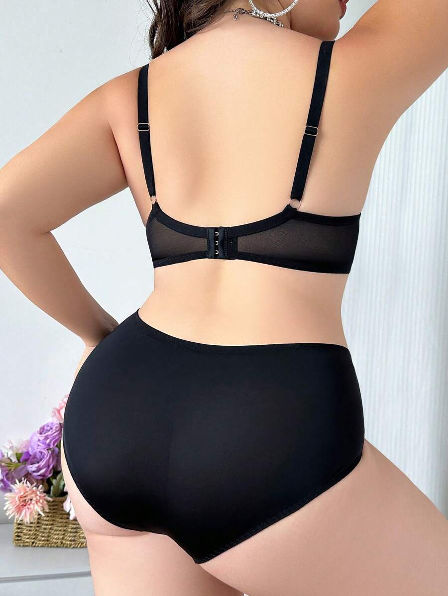 SHEIN Seduluxe طقم لانجري دانتيل قلب مقاس كبير