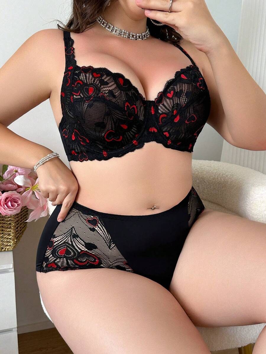 SHEIN Seduluxe طقم لانجري دانتيل قلب مقاس كبير