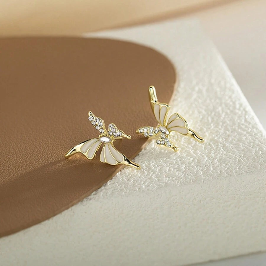 SHEIN زوج أقراط ذهبية على شكل فراشة