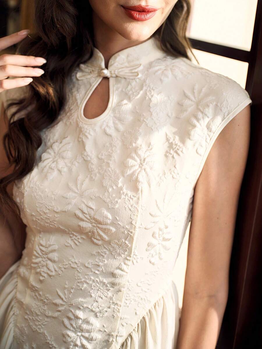 SHEIN Vintamour فستان بيج بطوق تشاو وقماش جاكارد زهري