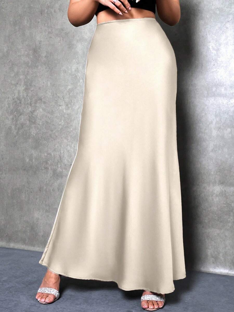 SHEIN Glamine تنورة حورية البحر من الساتان طويلة بلون بيج