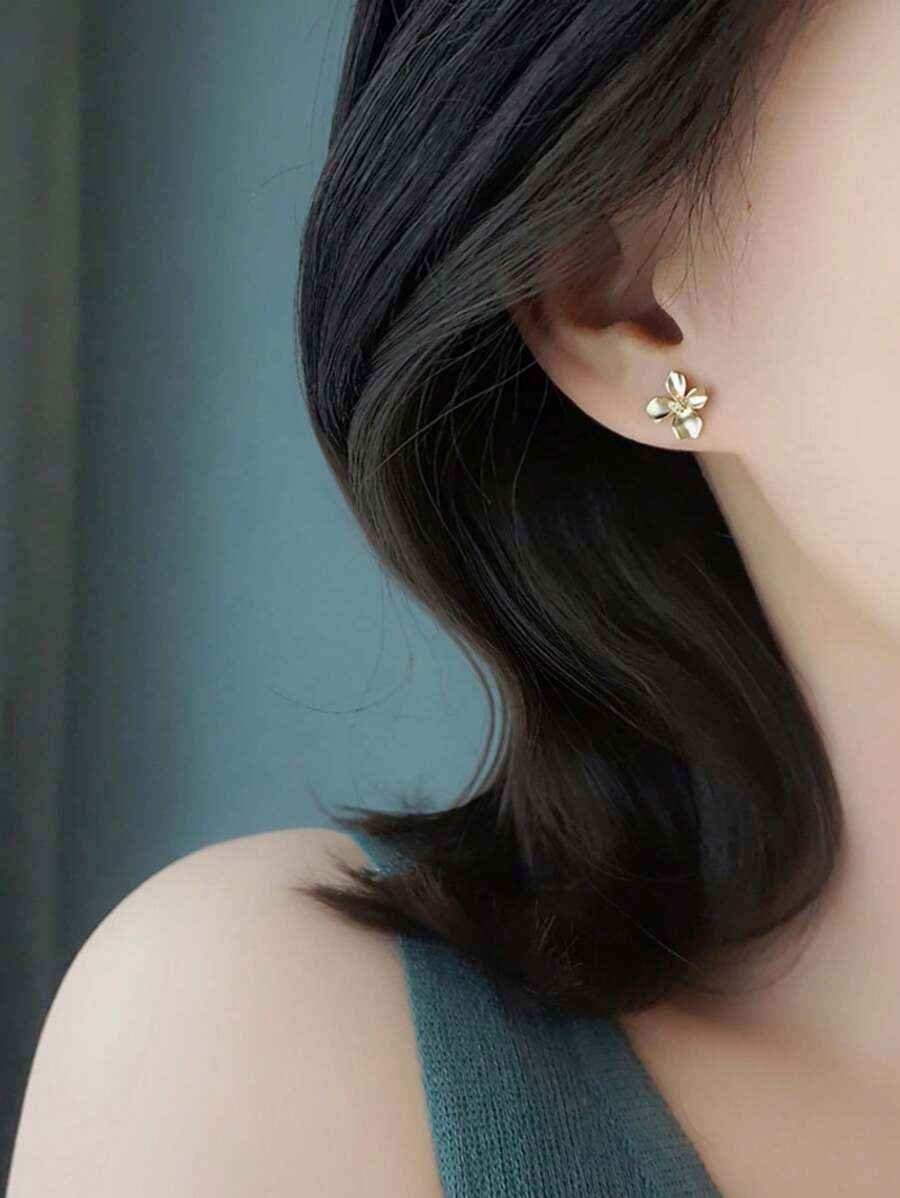 SHEIN زوج أقراط ذهبية دبابيس زهرة معدنية