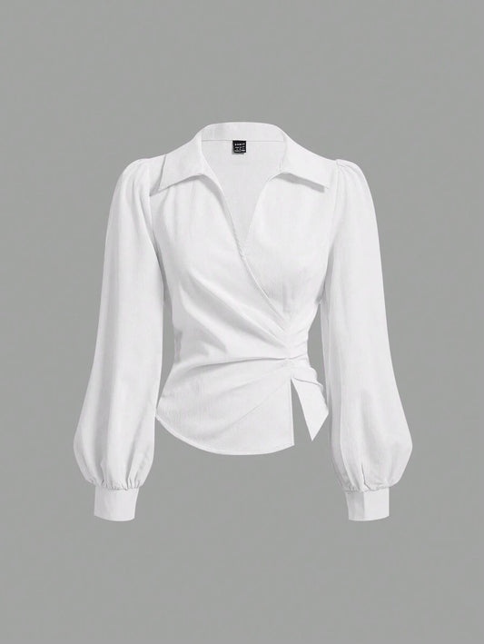 SHEIN MOD بلوزة بيضاء ملفوفة أنيقة بأكمام فوانيس