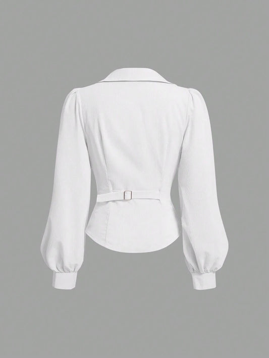 SHEIN MOD بلوزة بيضاء ملفوفة أنيقة بأكمام فوانيس