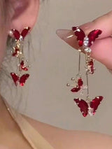 SHEIN زوج أقراط فراشة شراشيب باللون الأحمر الفخم