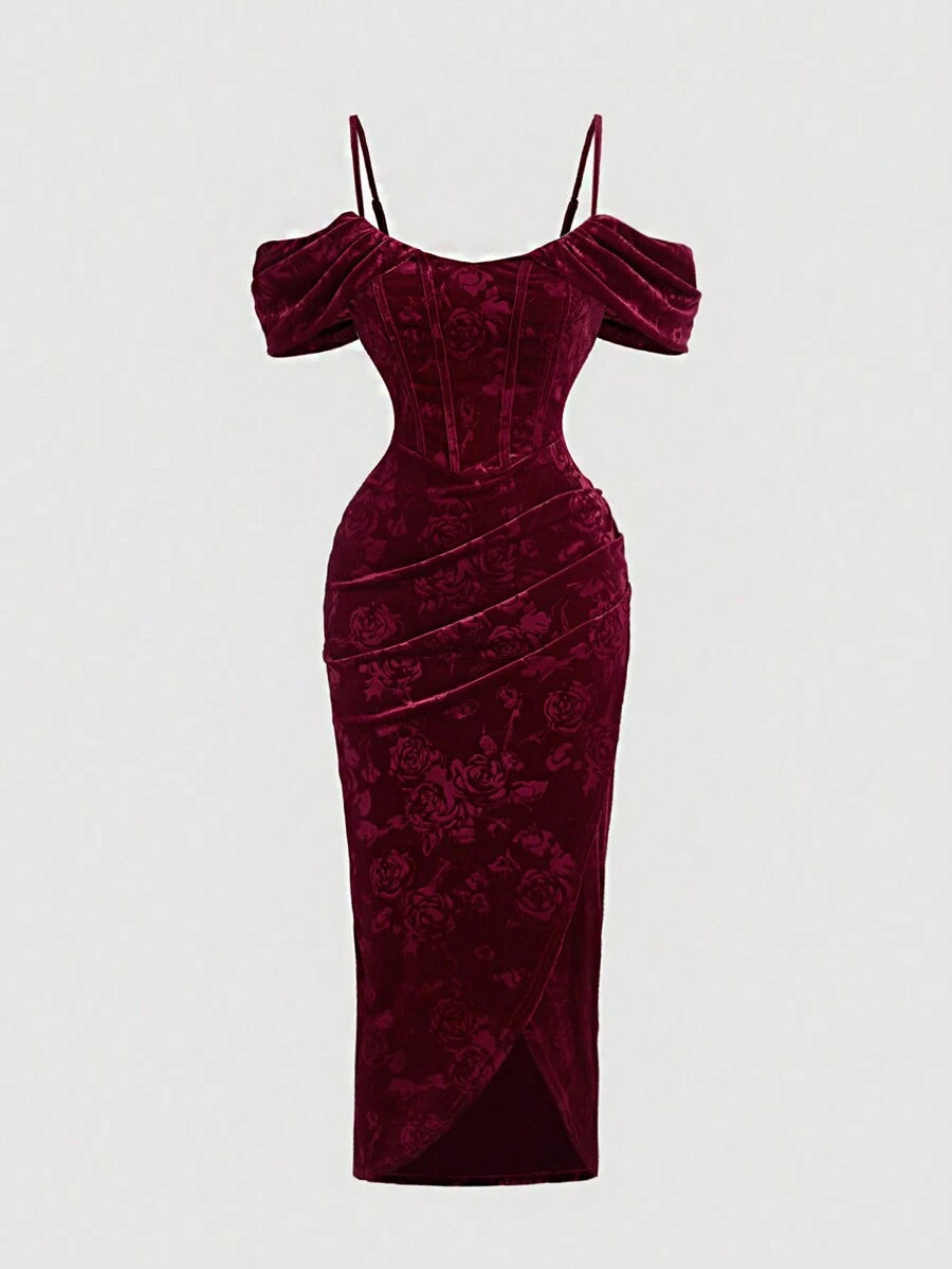 SHEIN MOD فستان طويل مخملي مزخرف باللون العنابي