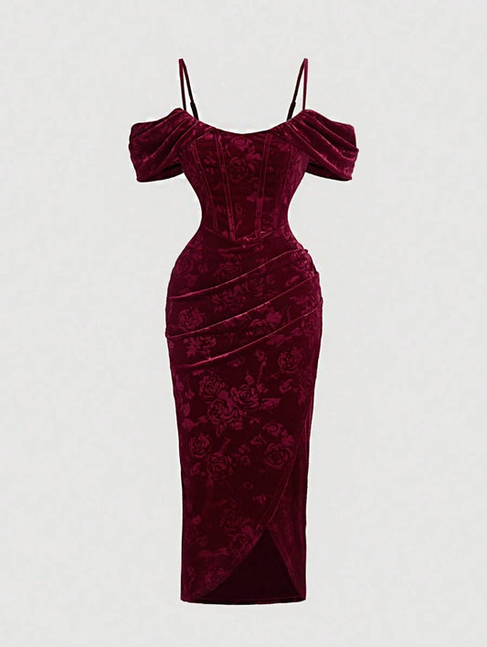 SHEIN MOD فستان طويل مخملي مزخرف باللون العنابي