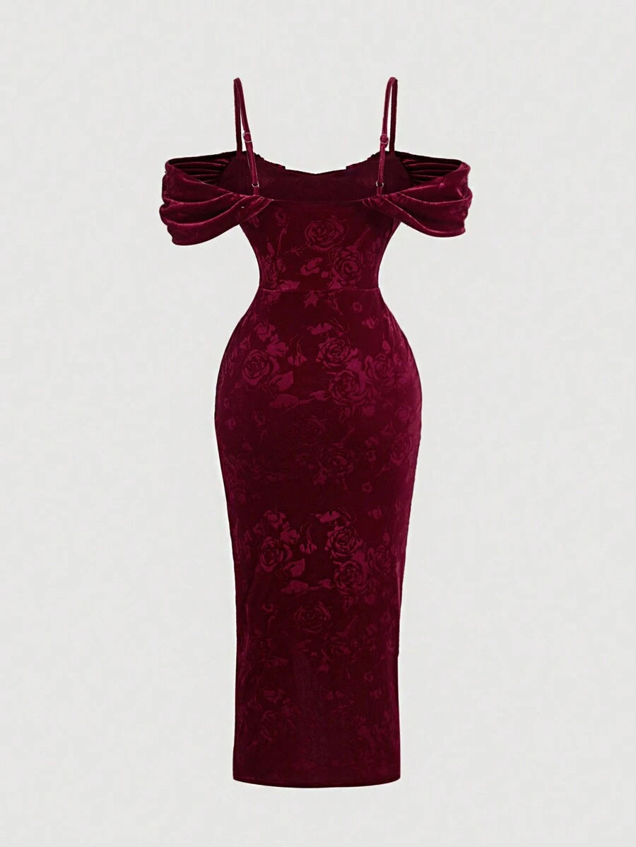 SHEIN MOD فستان طويل مخملي مزخرف باللون العنابي