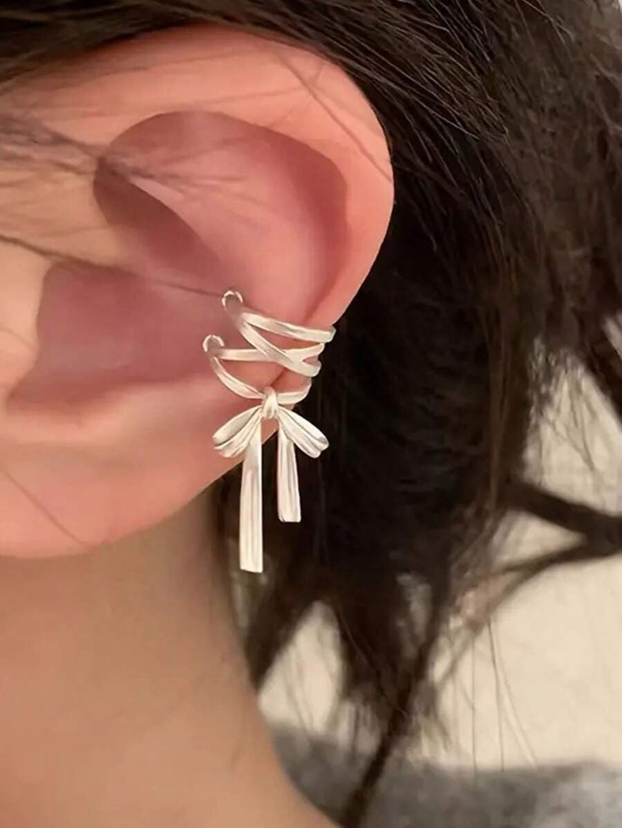 SHEIN زوج من الأقراط الأنيقة بتصميم الفراشة
