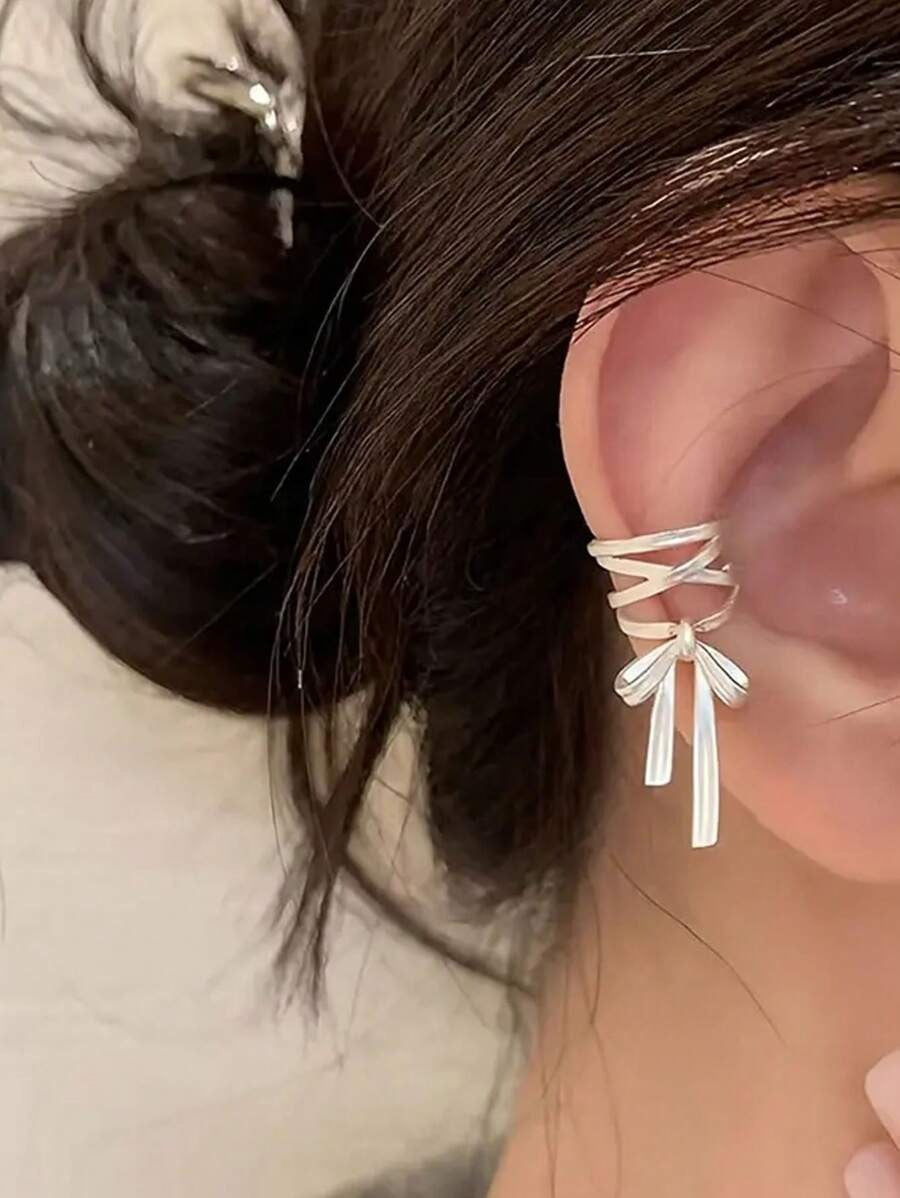 SHEIN زوج من الأقراط الأنيقة بتصميم الفراشة