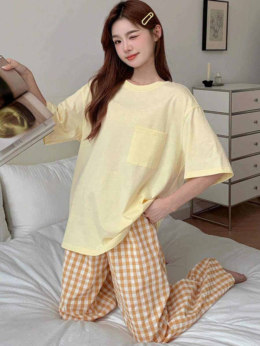 SHEIN DAZY طقم بيجامة توب بأكمام قصيرة وياقة دائرية بسيطة مع بنطلون مرقع