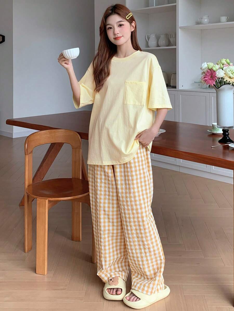 SHEIN DAZY طقم بيجامة توب بأكمام قصيرة وياقة دائرية بسيطة مع بنطلون مرقع