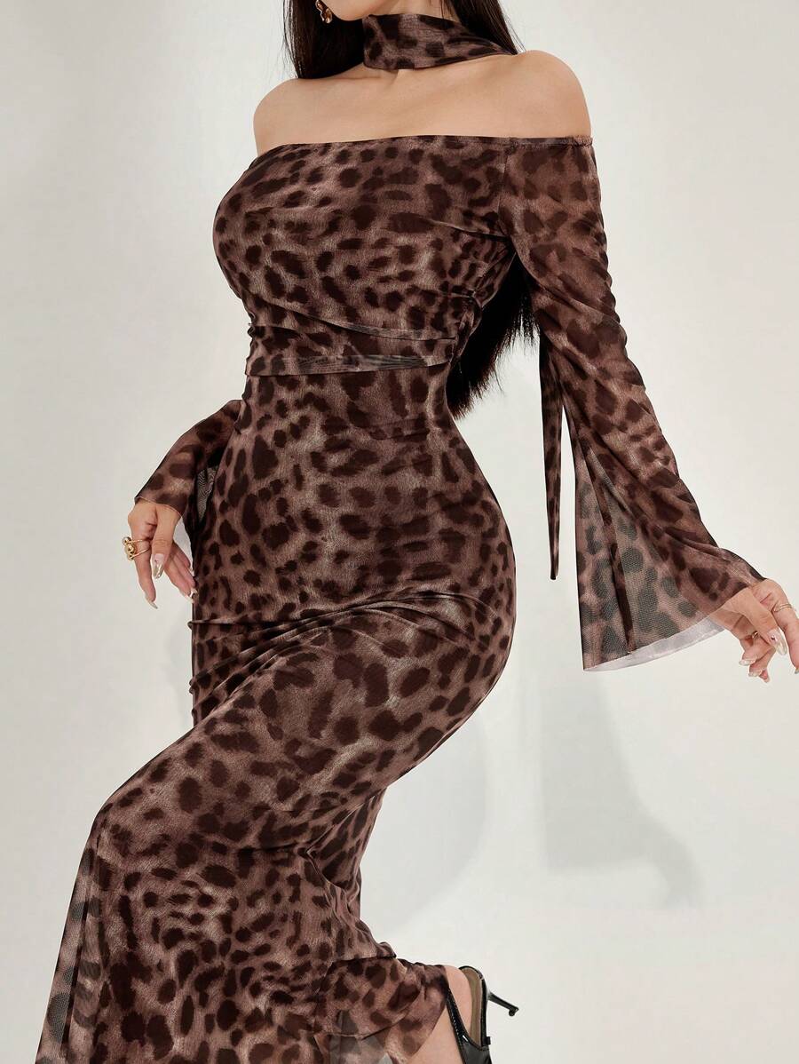 SHEIN Modelyn فستان ماكسي برقبة منسدلة وأكمام شبك بطبعة نمر