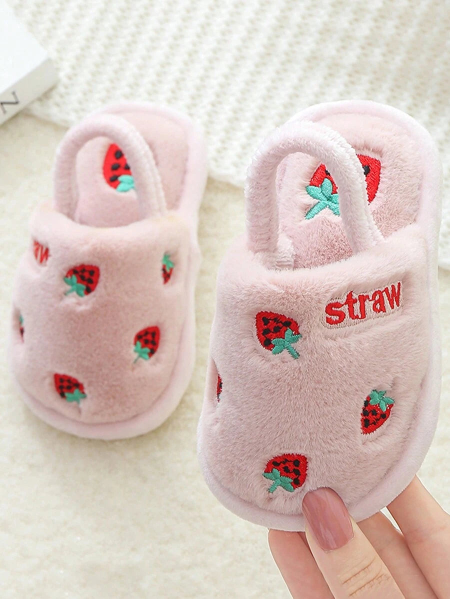 SHEIN زوج صنادل دافئة مزينة بتطريز فراولة للأطفال