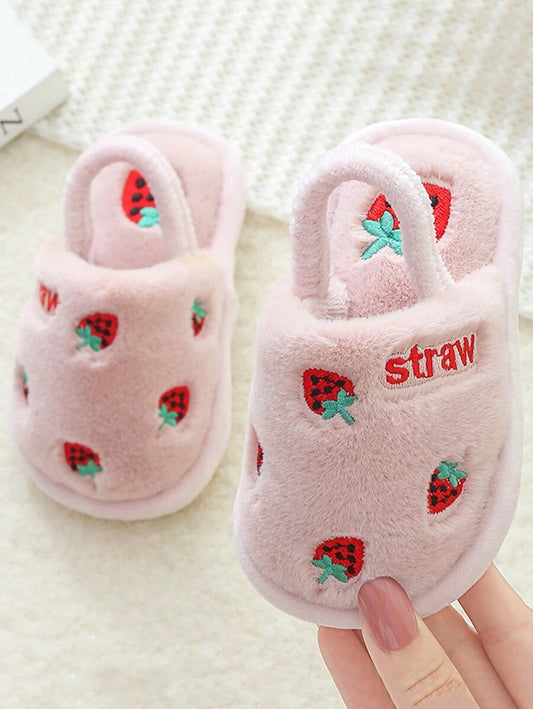 SHEIN زوج صنادل دافئة مزينة بتطريز فراولة للأطفال