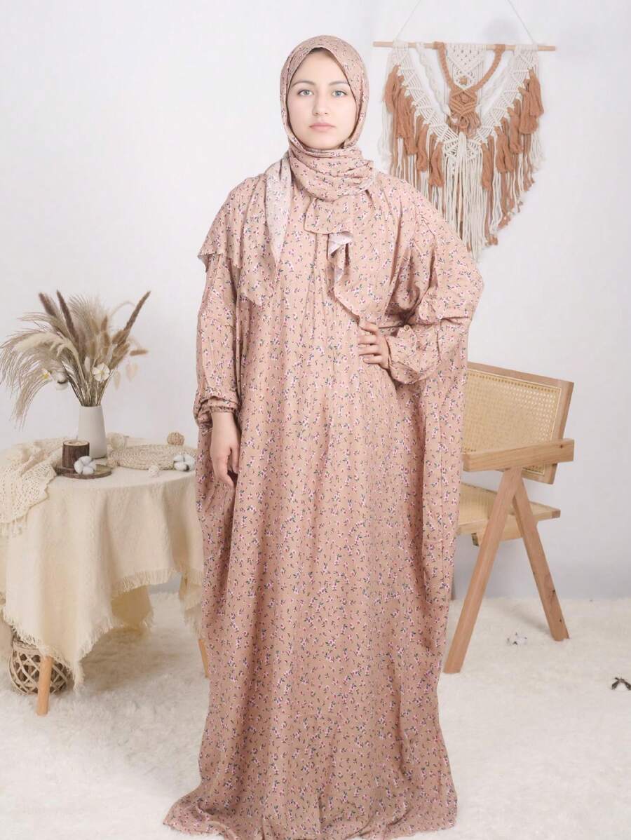 SHEIN أسدال صلاة طويل مزين بنقوش زهور صغيرة مع طرحة بلون بني فاتح