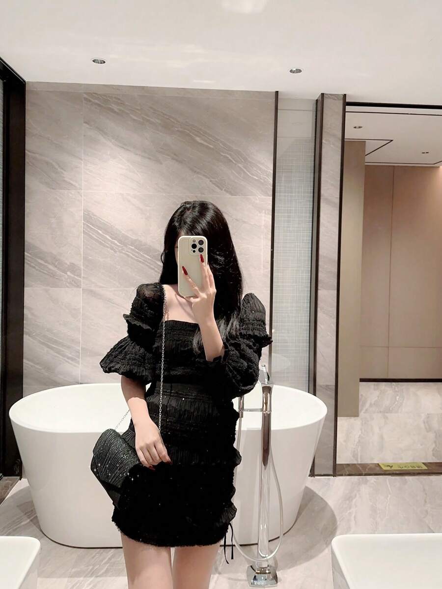 SHEIN حقيبة مربعة معدنية سوداء لامعة مصغرة