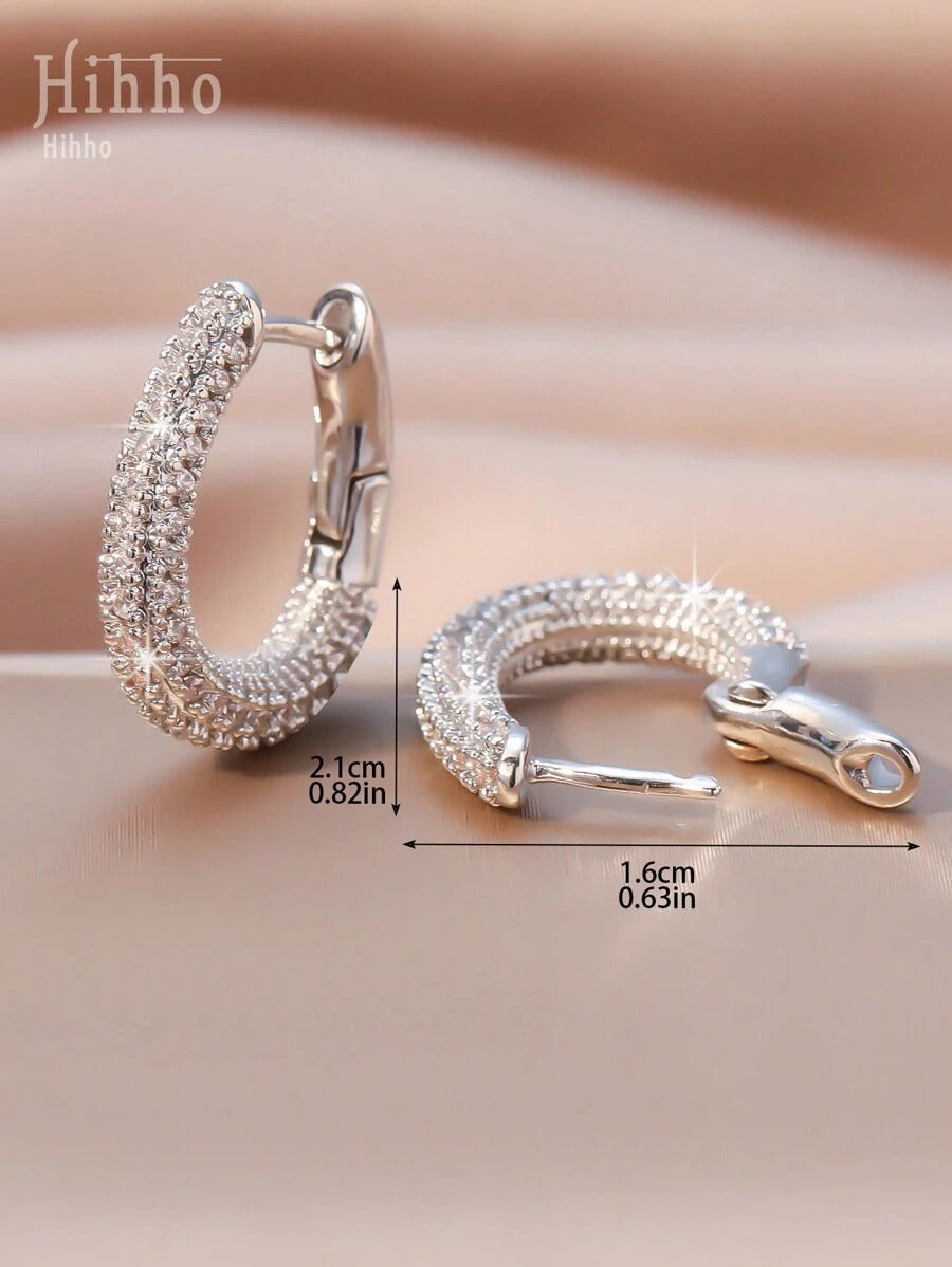 SHEIN زوج من أقراط بتصميم أنيق