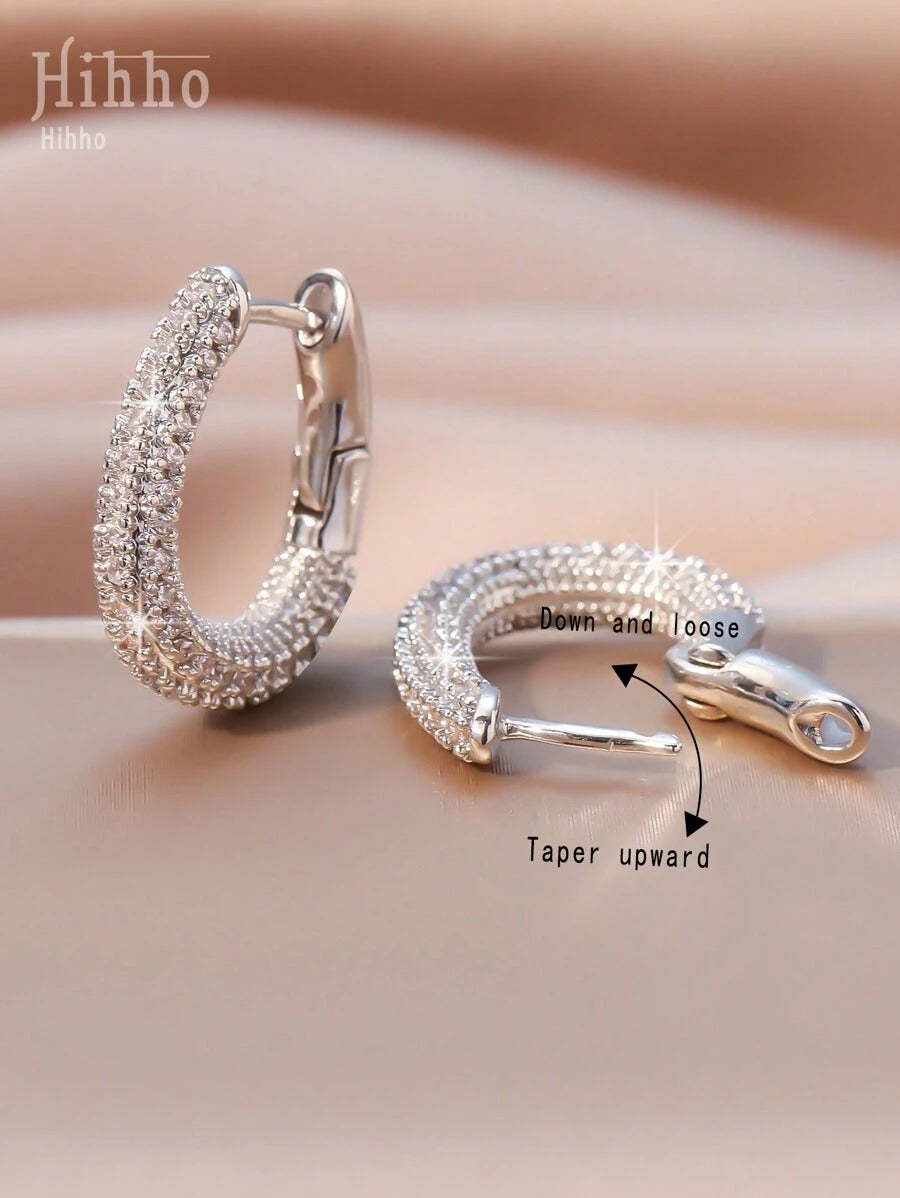 SHEIN زوج من أقراط بتصميم أنيق