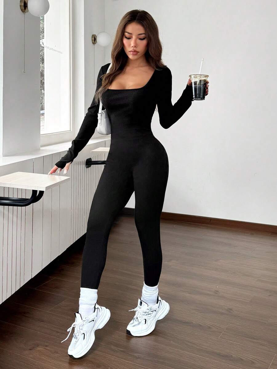 SHEIN EZwear جمبسوت رياضي أسود ضيق بياقة عالية