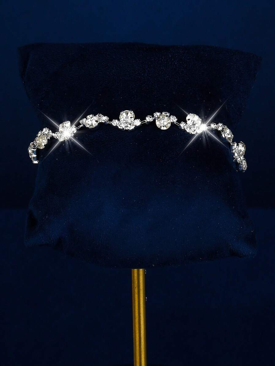 SHEIN طقم مجوهرات بيضاء قلادة وأقراط وأساور مرصعة بالراين