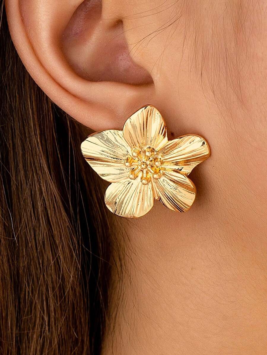 SHEIN زوج أقراط ذهبية بشكل زهرة