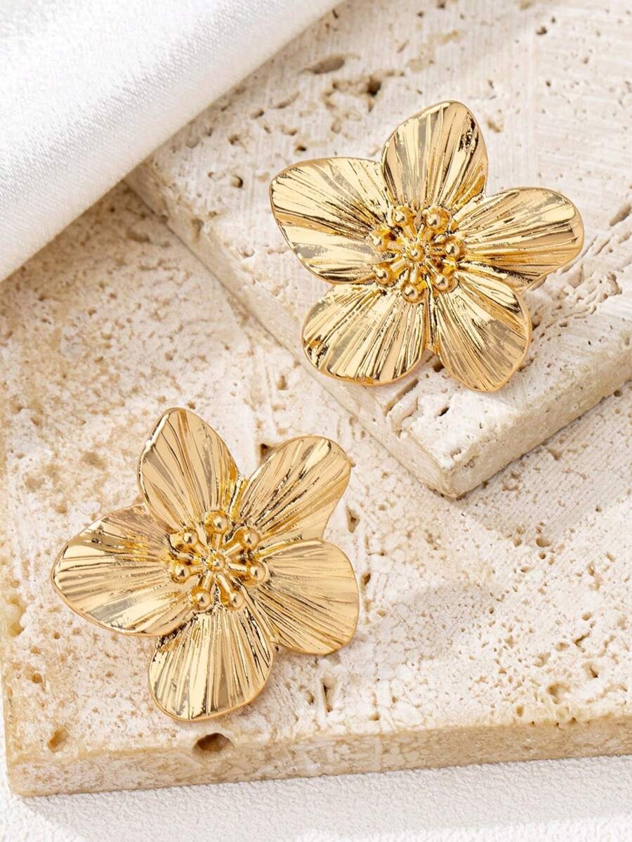 SHEIN زوج أقراط ذهبية بشكل زهرة