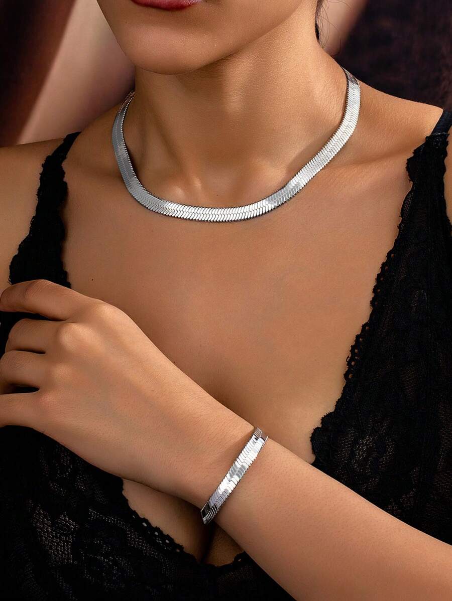 SHEIN مجموعة قلادة وسوار فضي بسلسلة ثعبان