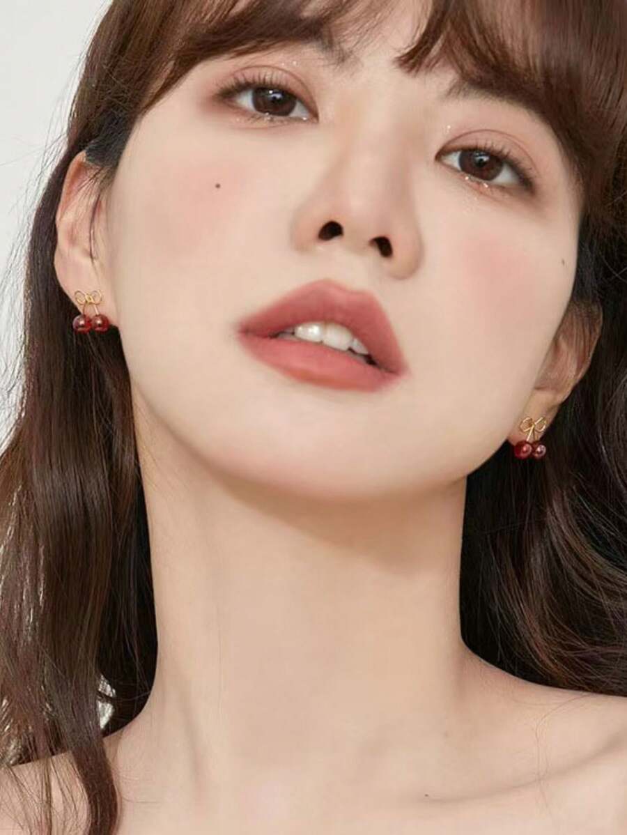 SHEIN زوج أقراط  بتصميم كرز أحمر صغير