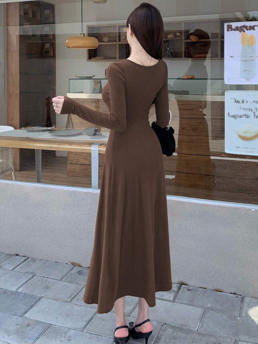 SHEIN DAZY فستان بني بأزرار أمامية وأكمام طويلة