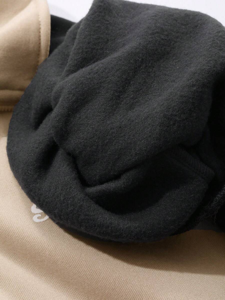 SHEIN DAZY بلوزة بياقة عالية مطبوعة بحرف وأكمام طويلة