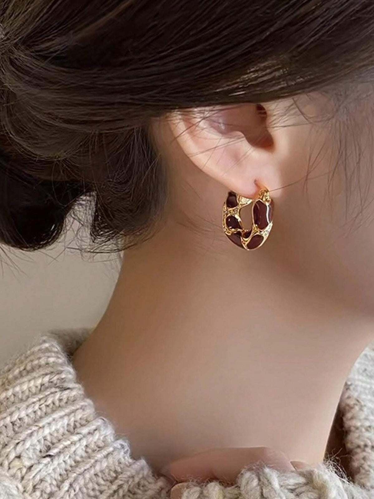SHEIN  أقراط مع تصميم دائري