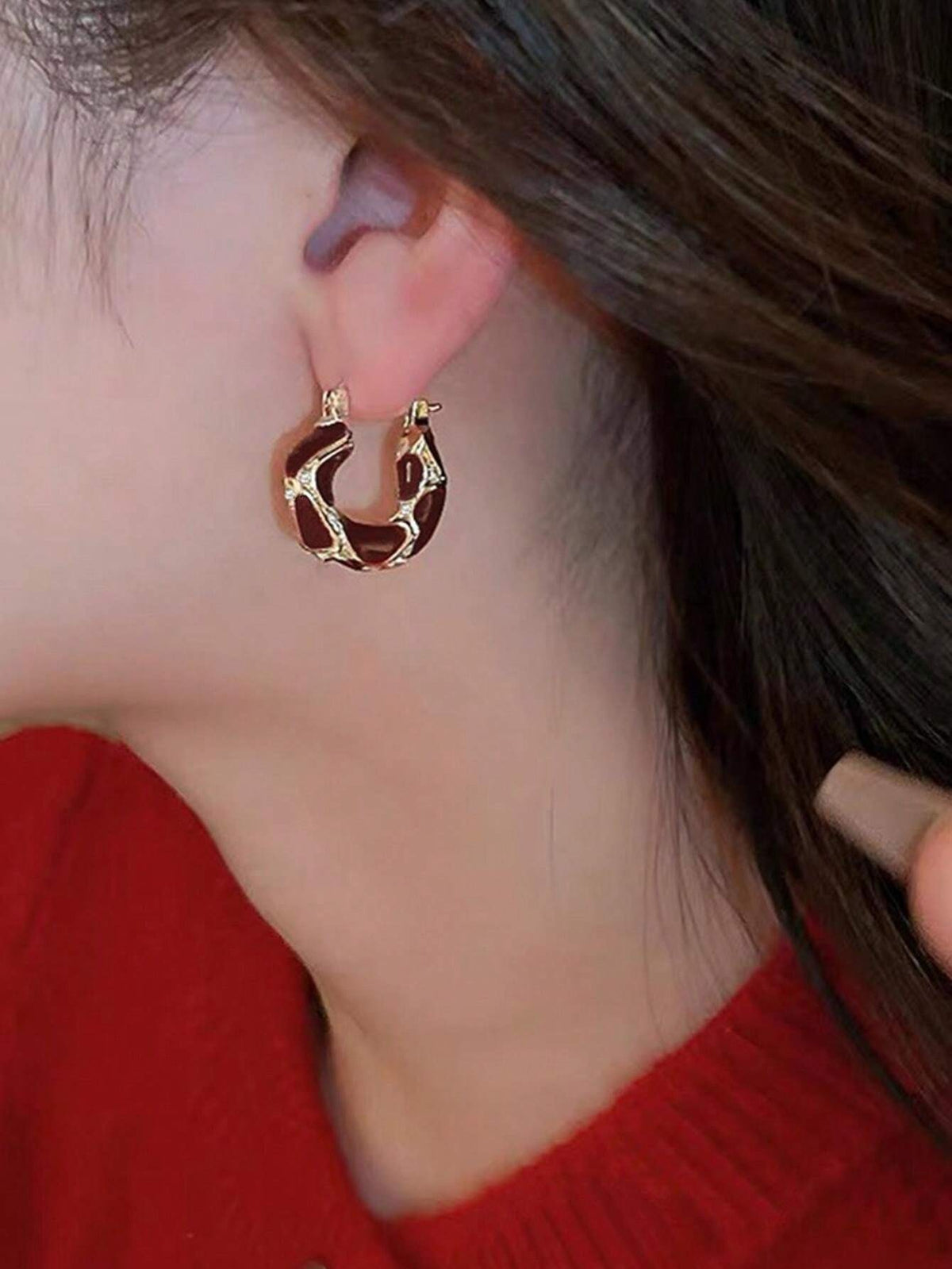 SHEIN  أقراط مع تصميم دائري