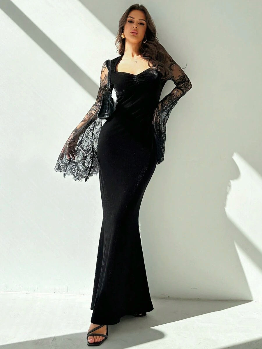 SHEIN Firerie فستان اسود باكمام جرس مخملي برقبة قلب ودانتيل جوتيك