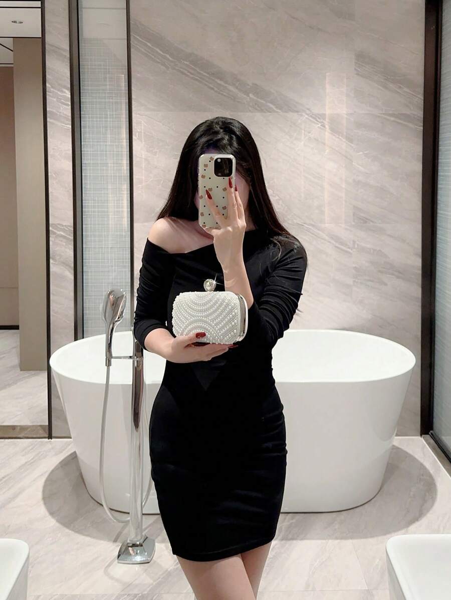 SHEIN حقيبة سهرة لؤلؤية بيضاء مع سلسلة