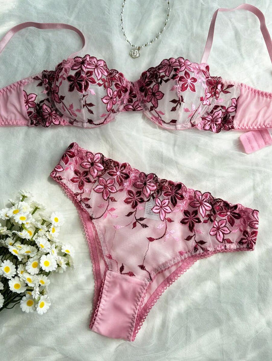 SHEIN طقم لانجري دانتيل شفاف مطرز بلمسة رومانسية (قطعتان)