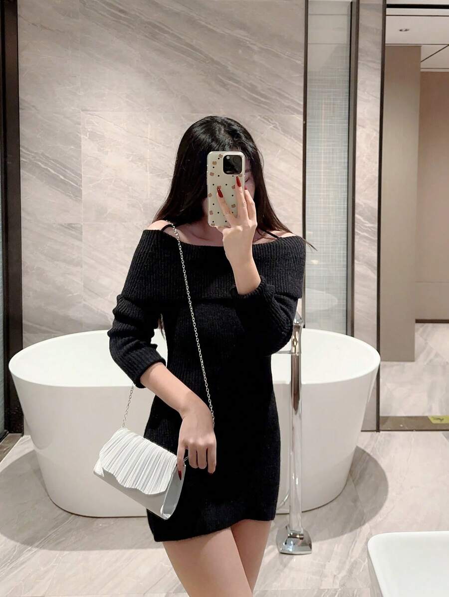 SHEIN حقيبة سهرة ساتان بيضاء مطوي مع سلسلة