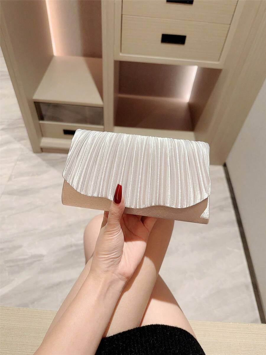 SHEIN حقيبة سهرة ساتان بيضاء مطوي مع سلسلة