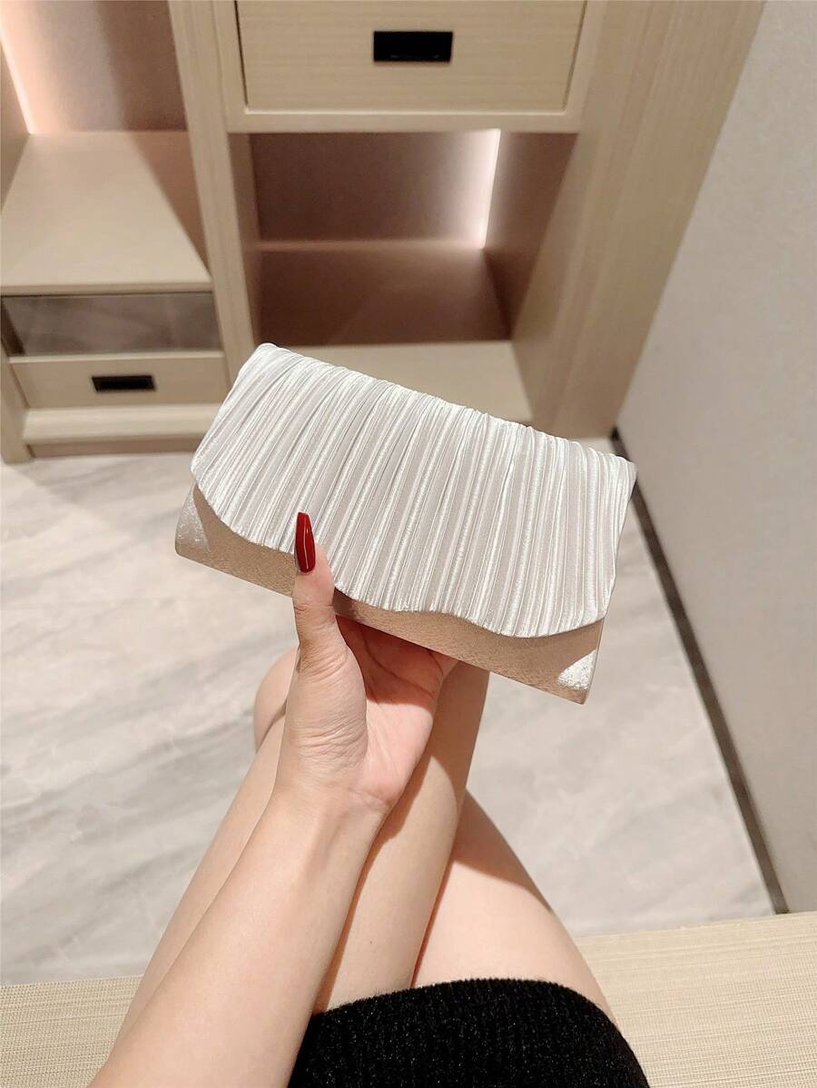 SHEIN حقيبة سهرة ساتان بيضاء مطوي مع سلسلة