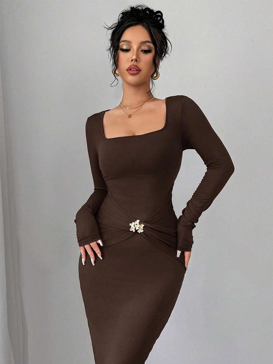 SHEIN Firerie فستان بني بياقة مربعة مزين بزهور