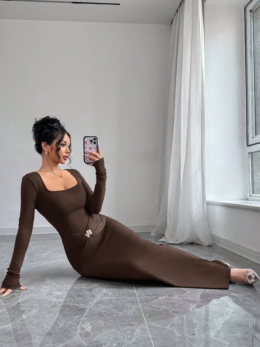 SHEIN Firerie فستان بني بياقة مربعة مزين بزهور
