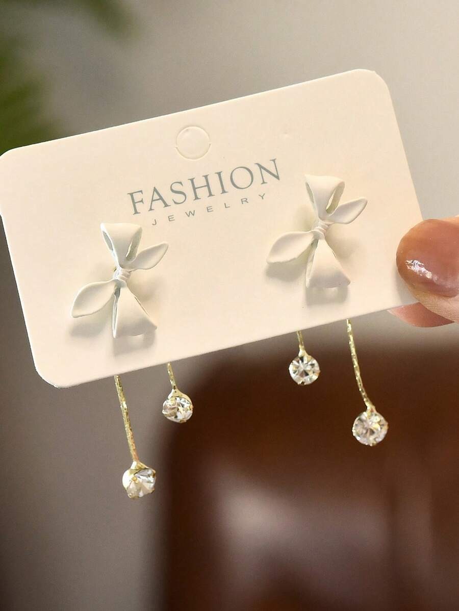 SHEIN أقراط راين طويلة بأناقة ناعمة بشكل فراشة