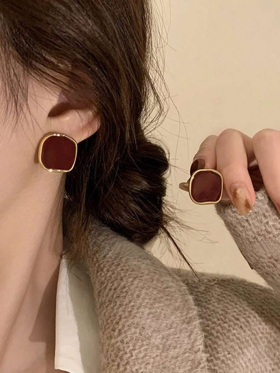 SHEIN زوج من الأقراط البورجندي ذات الطراز القديم والعصري