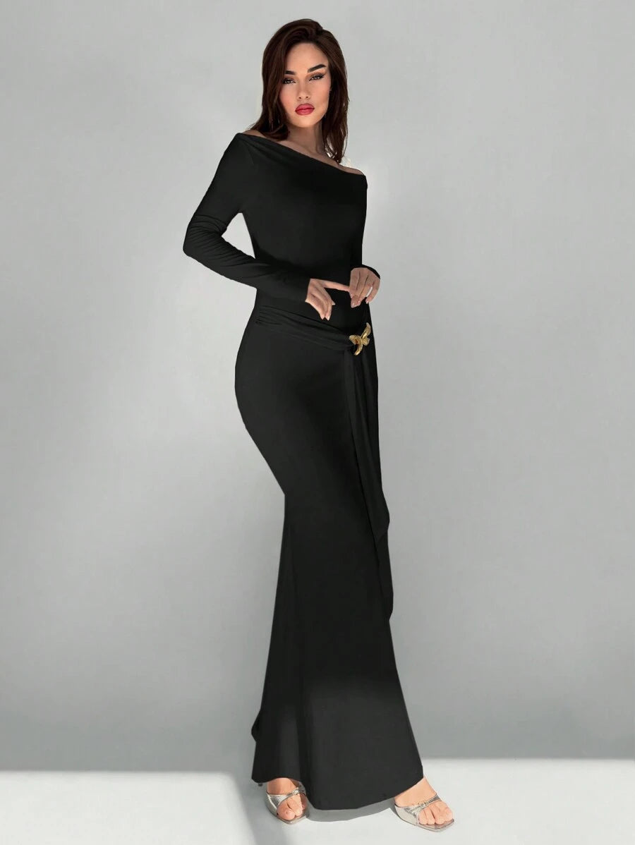SHEIN Aloruh فستان اسود أنيق بكتف مكشوف