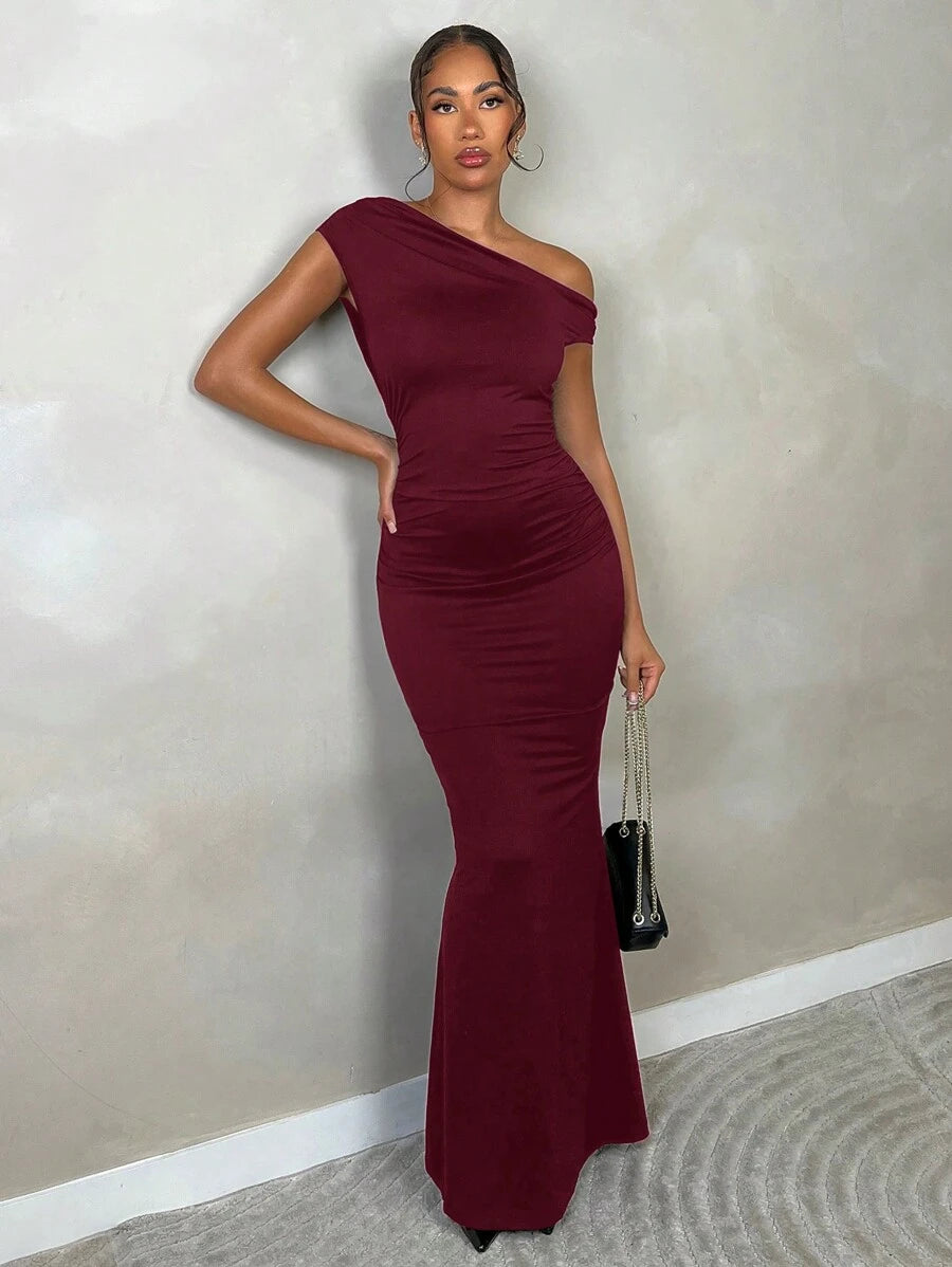 SHEIN BAE فستان عنابي بحافة متناظرة وتصميم متناسق