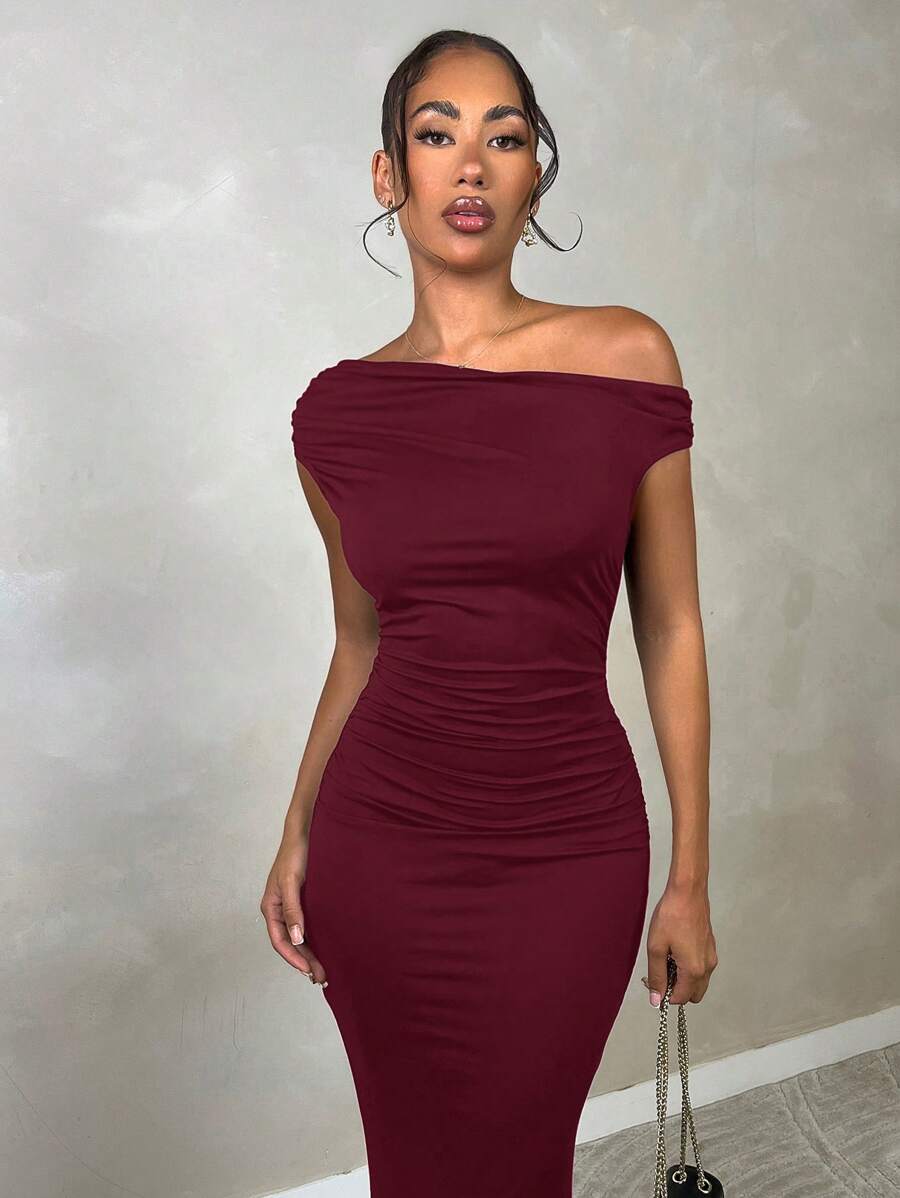 SHEIN BAE فستان عنابي بحافة متناظرة وتصميم متناسق