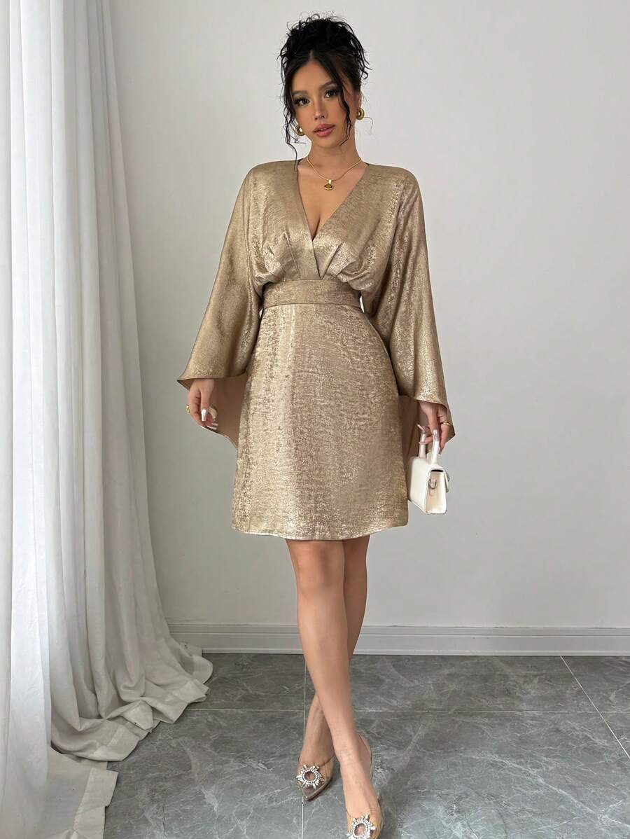 SHEIN Elenzga فستان ذهبي قصير بأكمام غير متماثلة