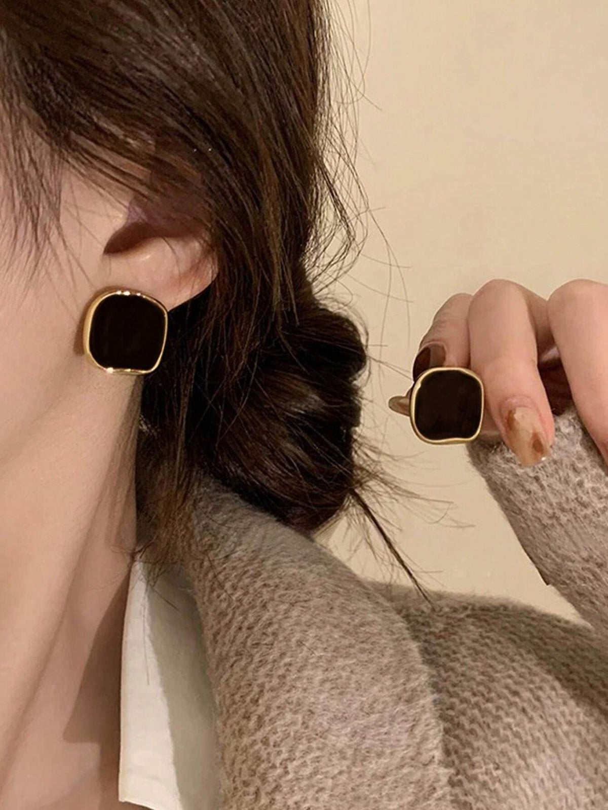 SHEIN  زوج من الأقراط المكعبة بطراز قديم مميز
