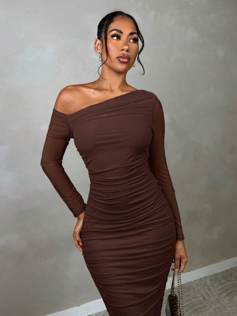 SHEIN BAE فستان بوديكون طويل الأكمام بشبك منكمش بلون قهوة